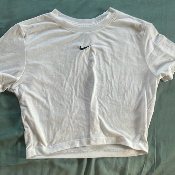 women’s cropped nike tee - Picture 1 of 1